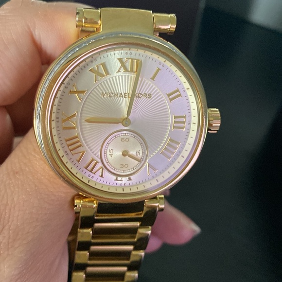 Michael Kors Skylar Gold Ladies Watch - Picture 8 of 13